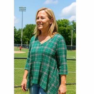 BloomChic Green‎ Plaid High Low Top